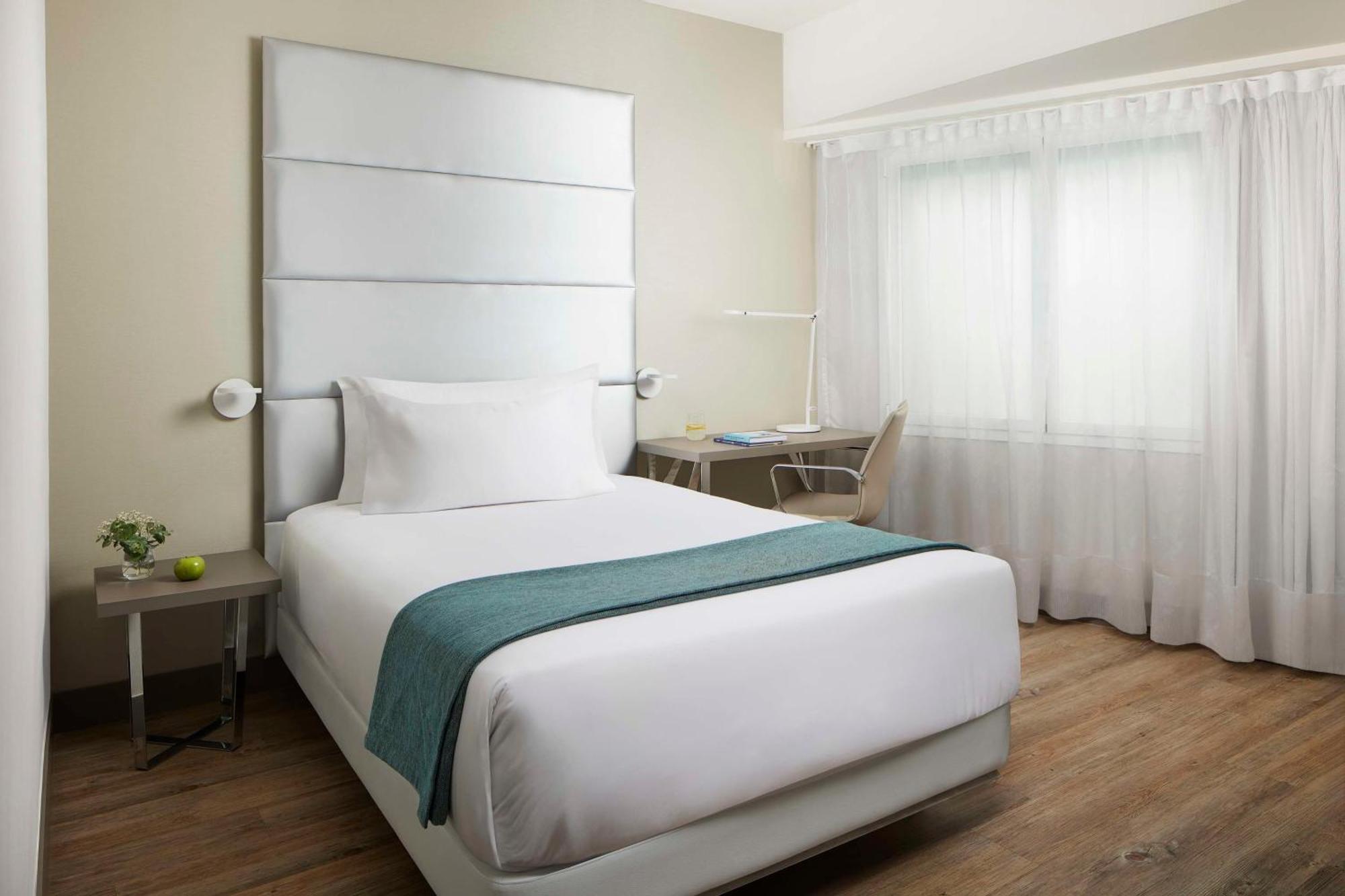 Nh Madrid Zurbano Hotel Екстериор снимка